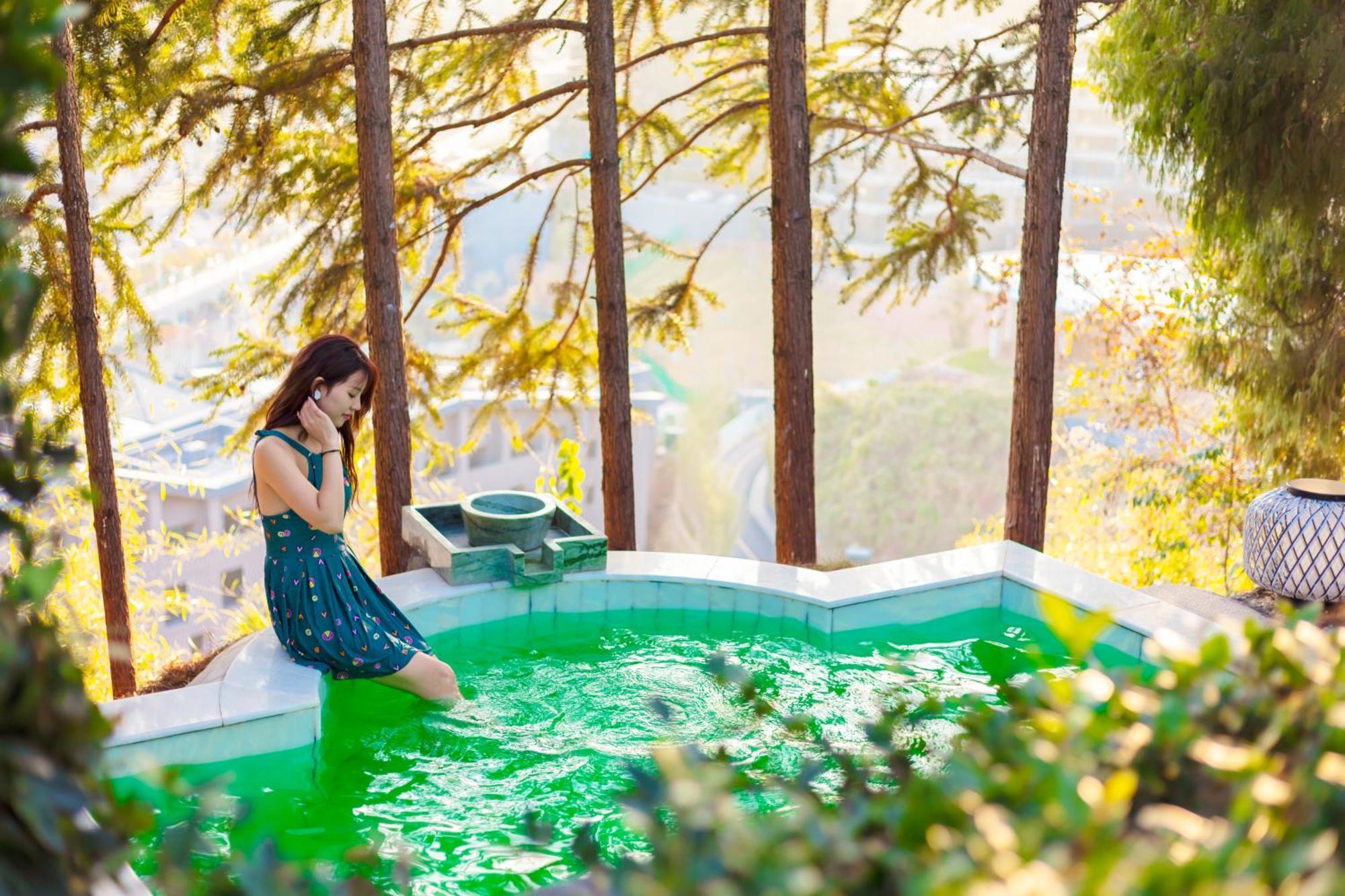 Wyndham Grand Plaza Royale Hot Springs Fenghuang Hotel Exterior foto