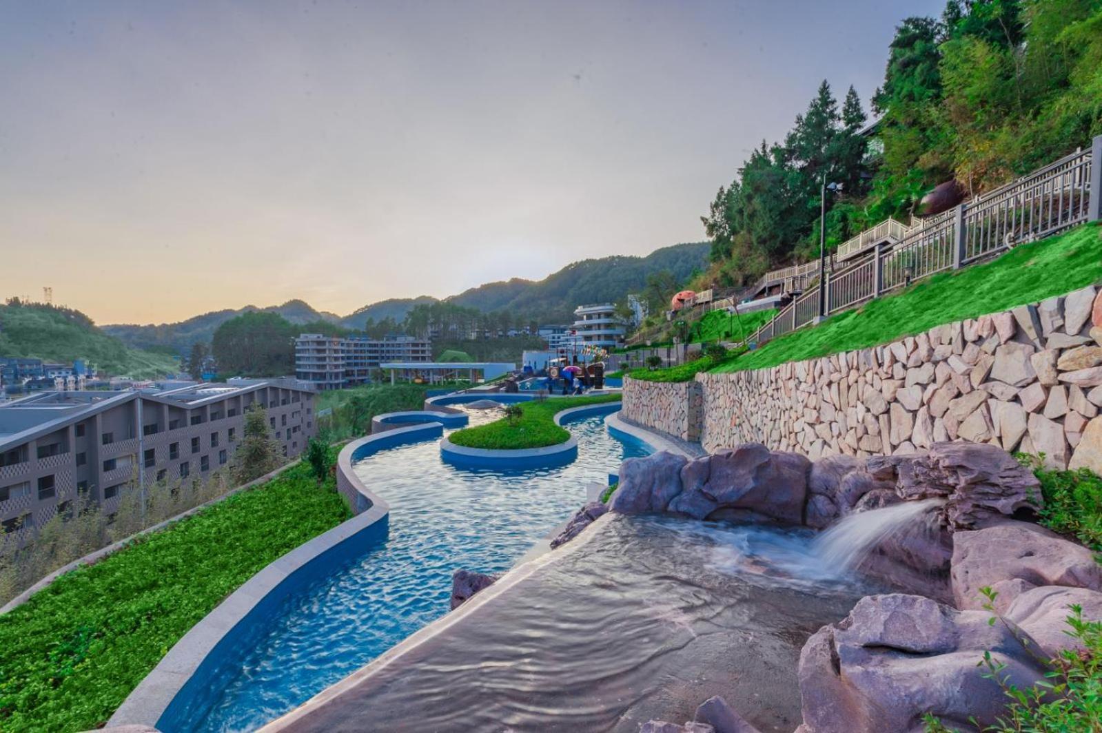 Wyndham Grand Plaza Royale Hot Springs Fenghuang Hotel Exterior foto