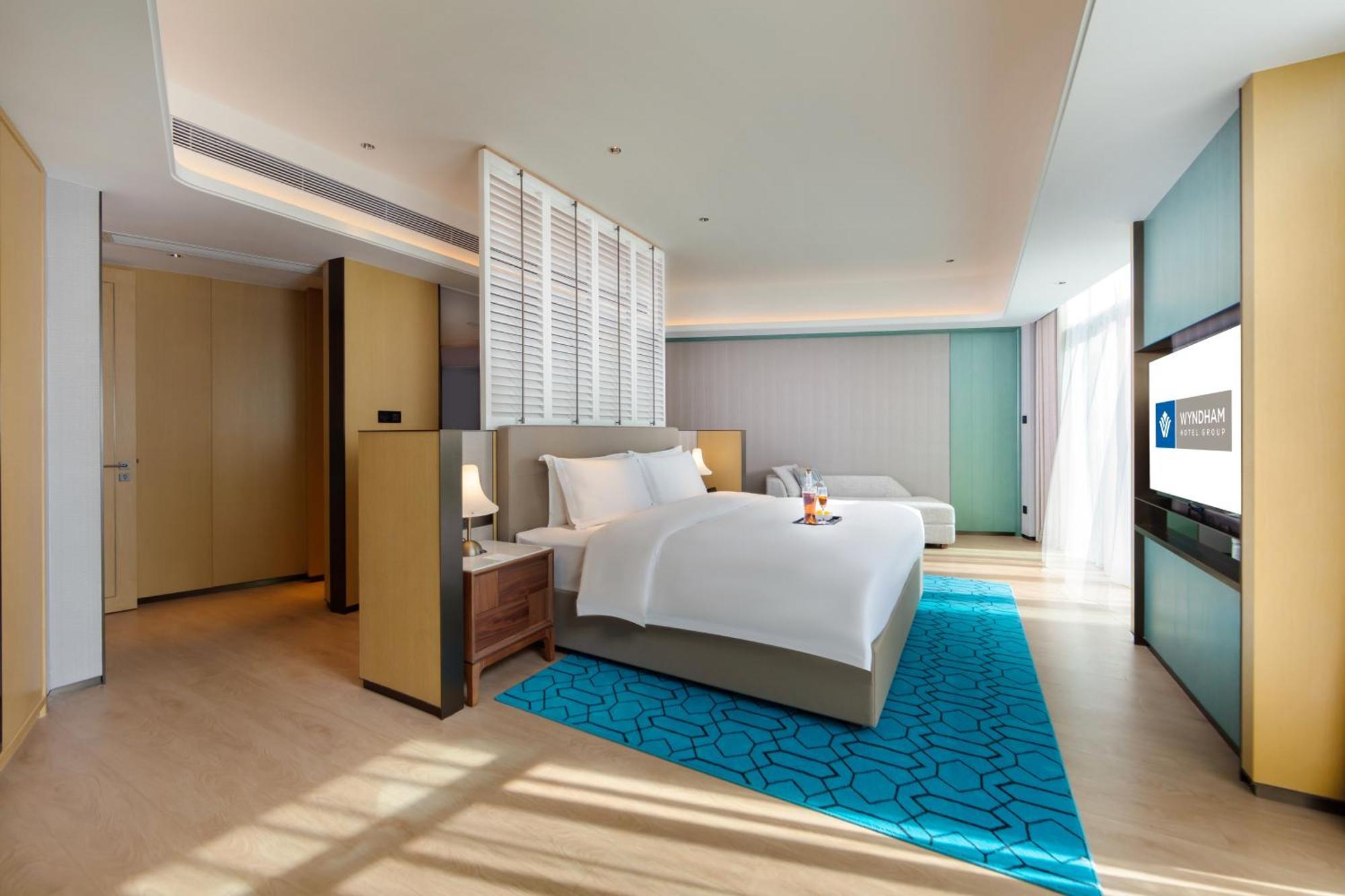 Wyndham Grand Plaza Royale Hot Springs Fenghuang Hotel Exterior foto